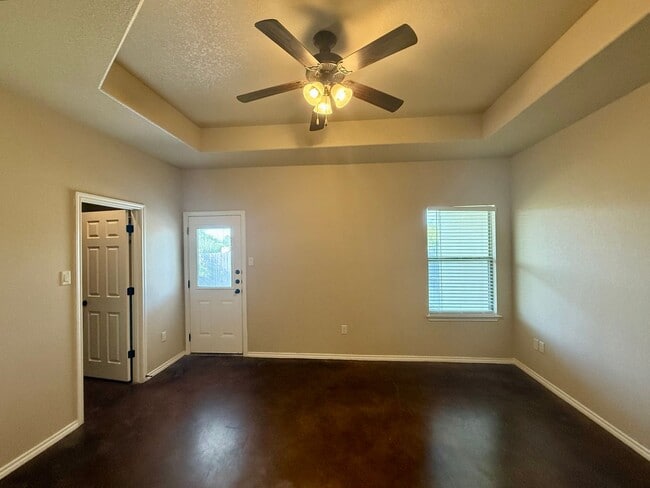 Building Photo - Beautiful 3 bedroom, 2 bathroom home in Ne...