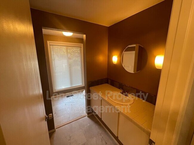 Building Photo - 5510 NW Innisbrook Pl