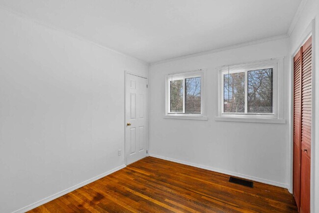 Building Photo - Spacious Single-Family Home with Versatile Living Spaces