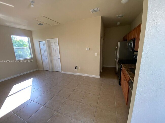 Building Photo - 9253 SW 169th Ave