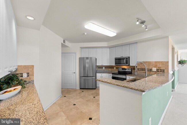 Building Photo - 485 Harbor Side St