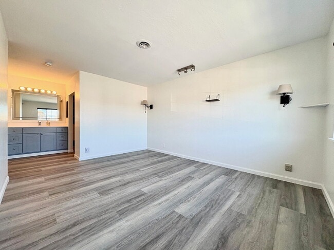 Building Photo - Spacious Single Family Home in Lakes & Birds Fremont