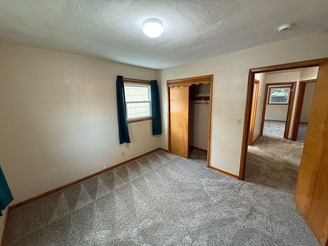 Building Photo - 595 18th St NE