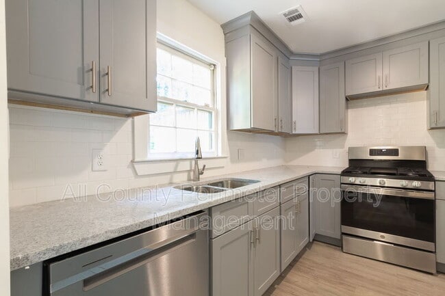 Building Photo - 243 Timber Creek Ln SW