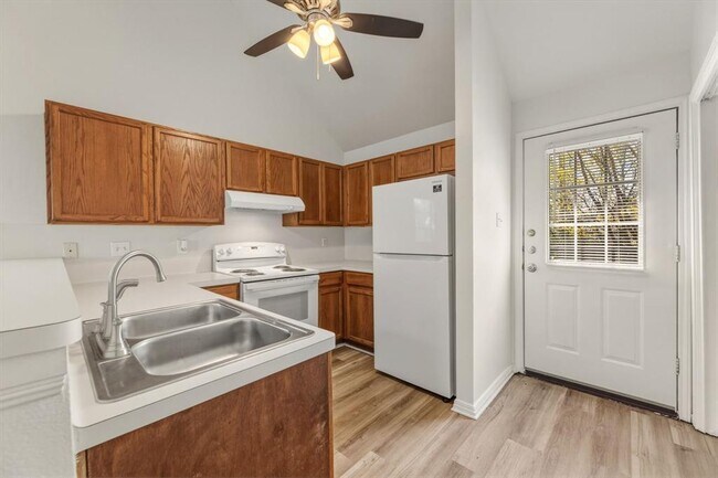 Building Photo - 2908 Whisper Oaks Ln