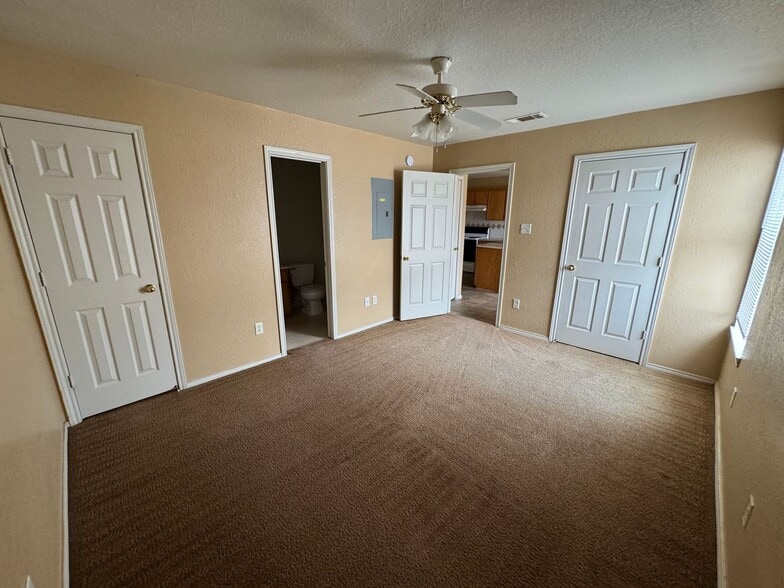 Building Photo - 3203 Toledo Dr