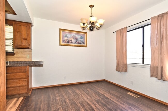 Building Photo - 2208 W Memphis St