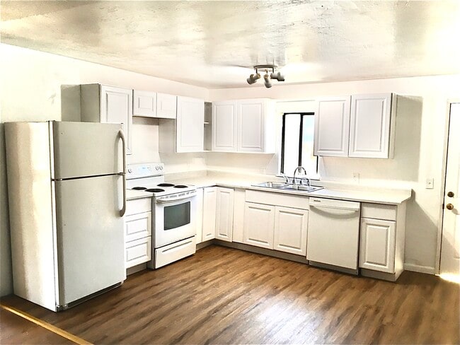 Building Photo - 1134 Oro Dam Blvd W