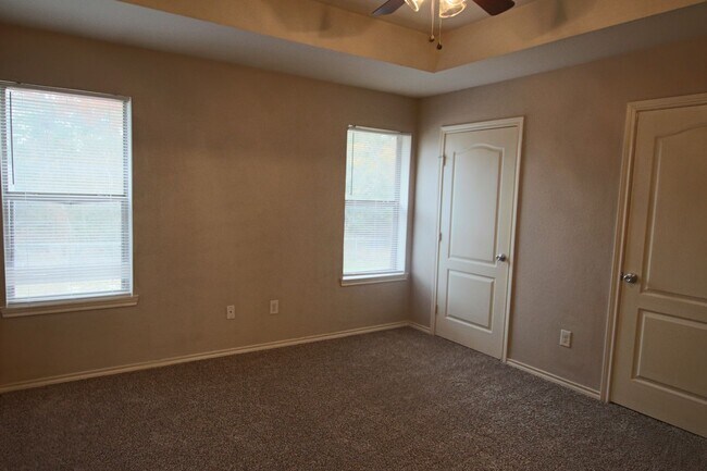 Building Photo - COMING SOON! 3 Bedroom Duplex in Lindale!