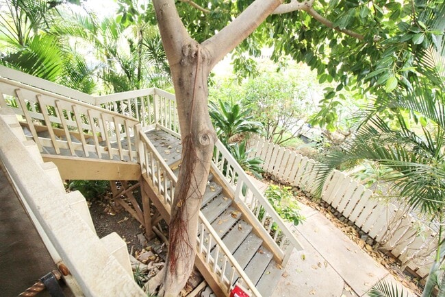 Building Photo - Kihei Villages Upper-Level Front Row Ocean View Condo