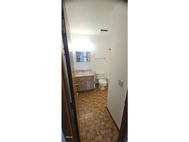 Building Photo - 16 Green River Rd