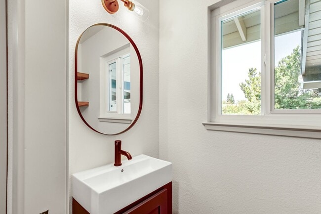 Building Photo - High-End 4-Bedroom Retreat | Designer Kitchen | Resort-Style Backyard & Pool!