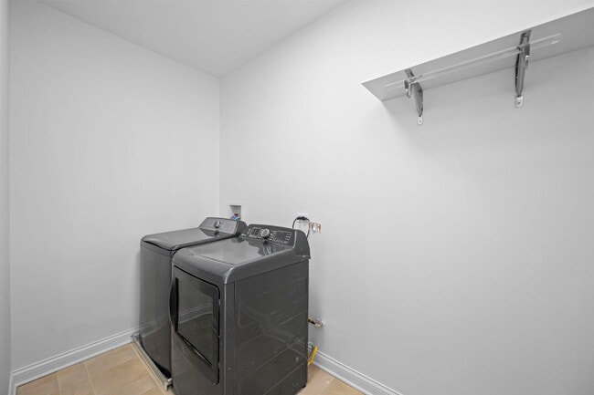 Building Photo - 1813 Admiral Ct