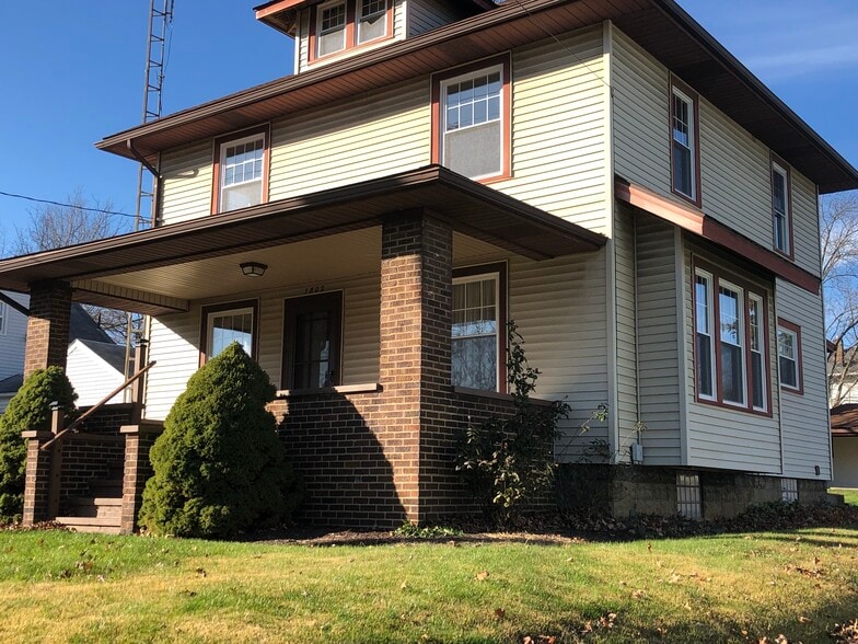 Primary Photo - 1802 Tremont Ave SW