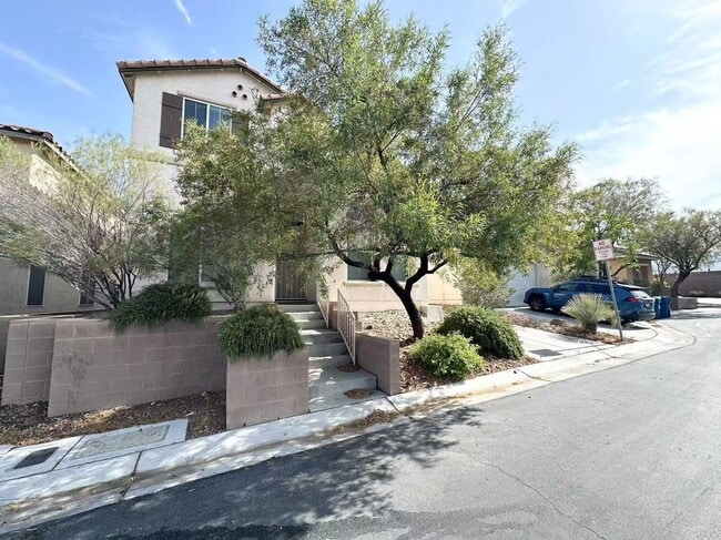 Primary Photo - Beautiful two story house