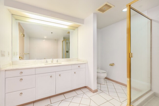 Building Photo - 1341 Kapiolani Blvd