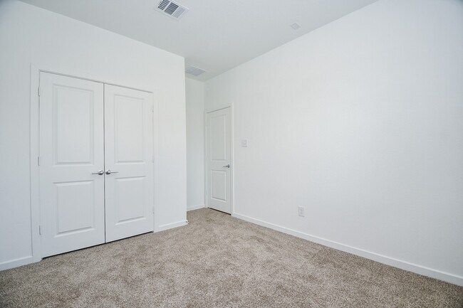 Building Photo - 21619 Shadowbrook Birch Dr