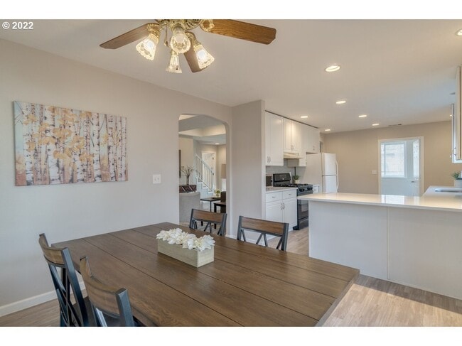 Dining room - 835 S Wynooski St