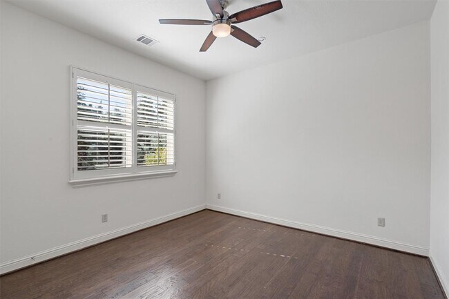 Building Photo - 8917 Villa Norte Dr