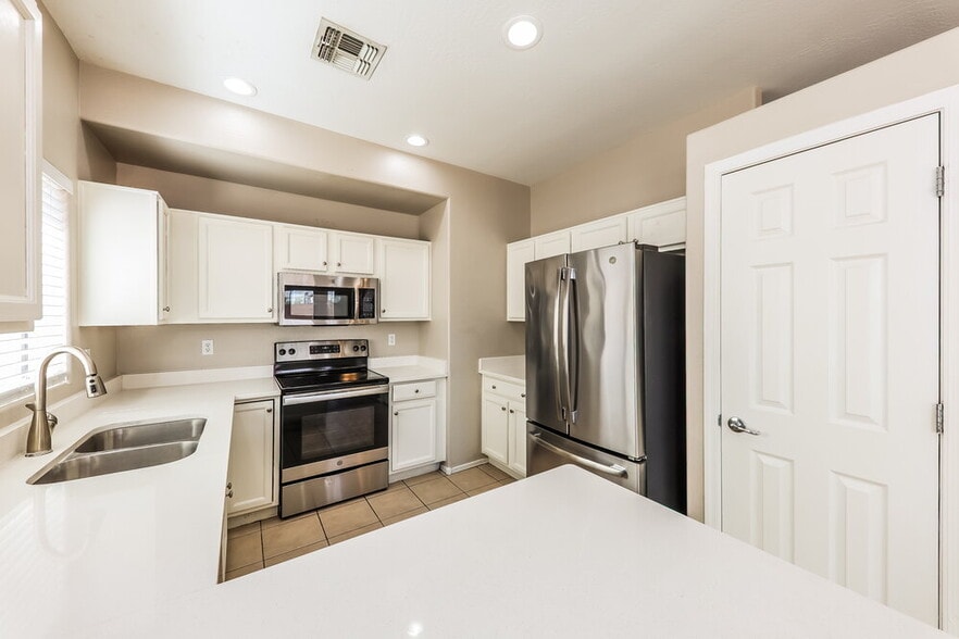 Building Photo - 2189 S 88th Ave