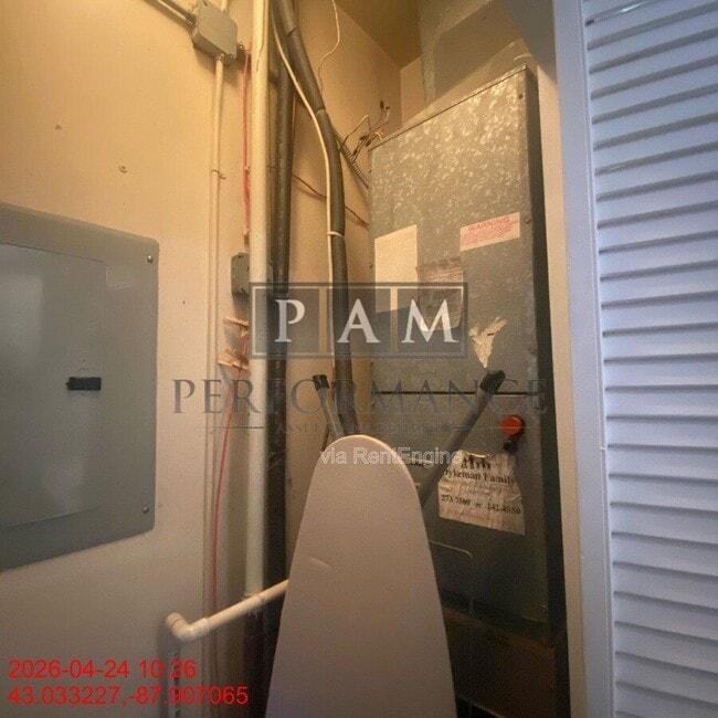 Building Photo - 234 N Broadway