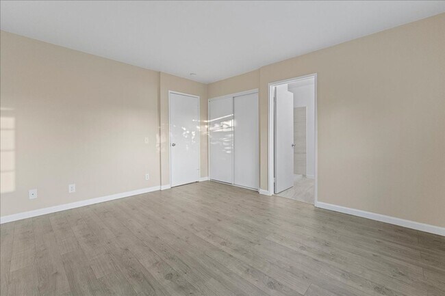 Building Photo - 350 Tile Ave