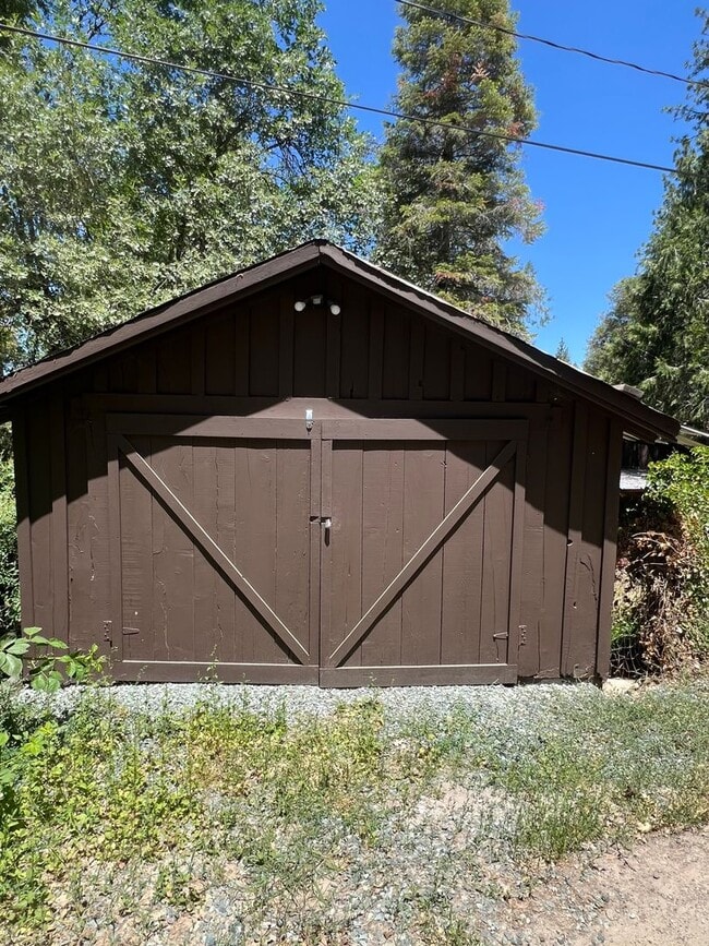 Building Photo - River Pines Home