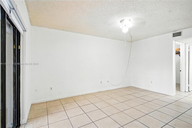 Building Photo - 9802 Hammocks Blvd