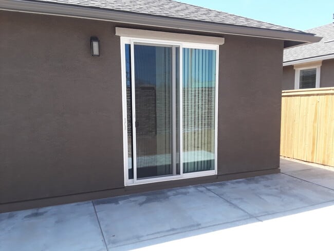 Building Photo - Sparks home 3 bedroom| 2 bathroom now avai...