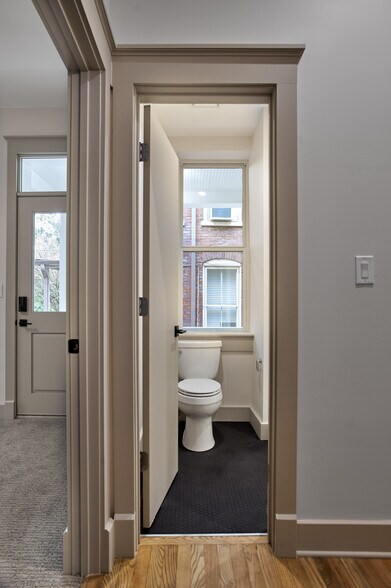 Building Photo - 509 N Central St