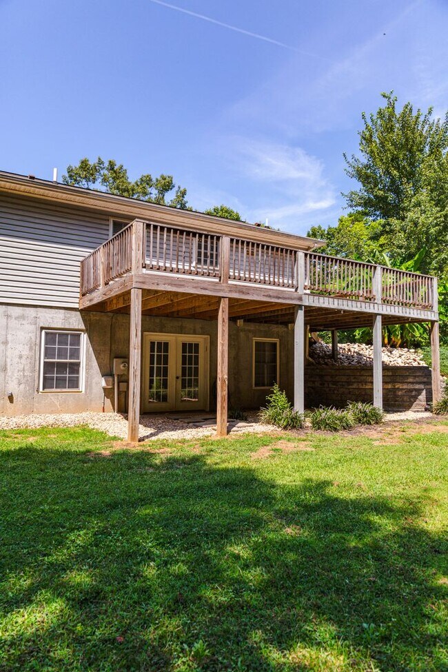 Building Photo - New Listing!