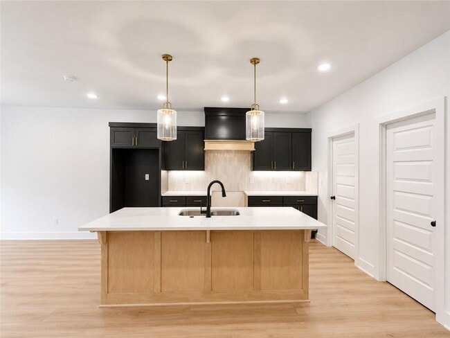 Building Photo - 6 Tarland Ln
