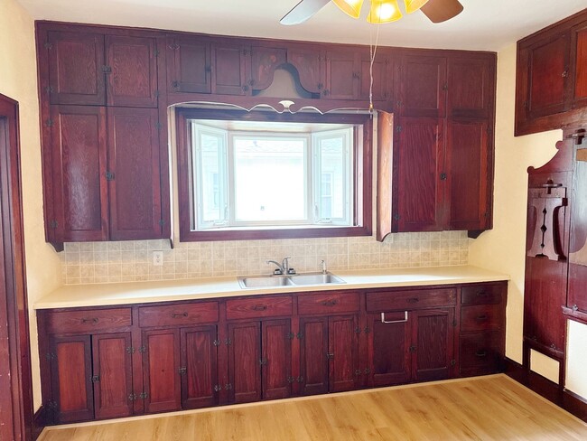 Building Photo - For Rent...850 Rice St, Wood River, IL 62095