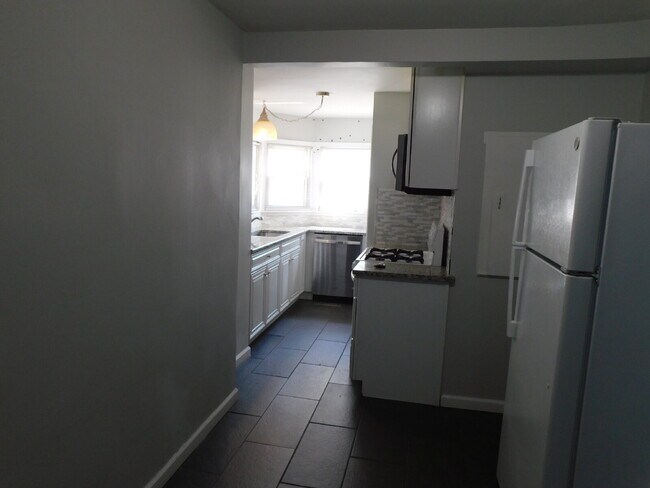 Building Photo - Private Entry Duplex near Lake St Clair
