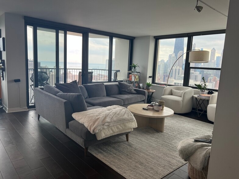 Building Photo - 1560 N Sandburg Ter