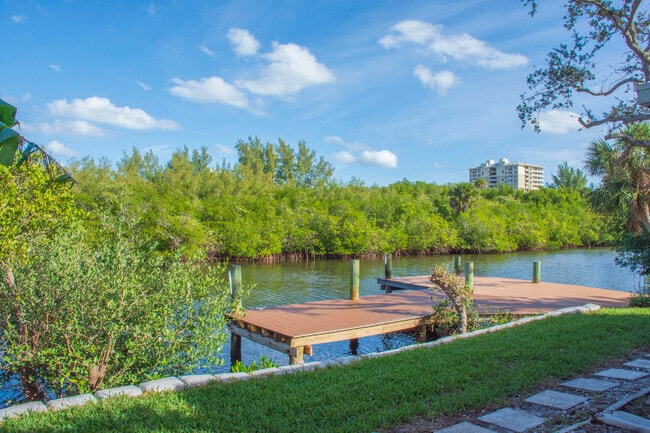 Building Photo - 922 Jackson Way