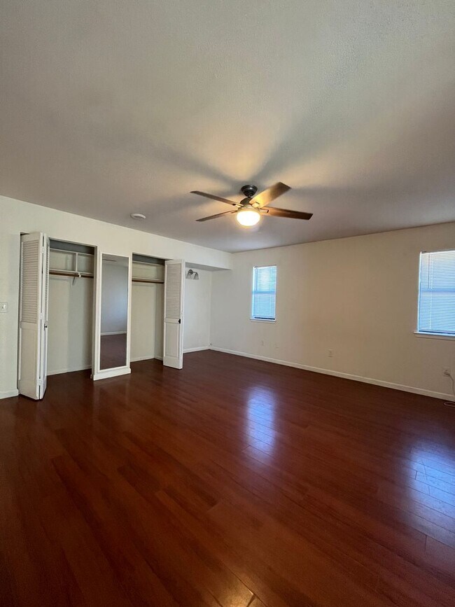 Building Photo - 3 bedroom 2.5 bath Home with a Bonus Room ...