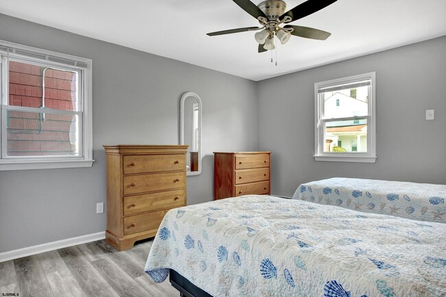 Building Photo - 13 N Victoria Ave