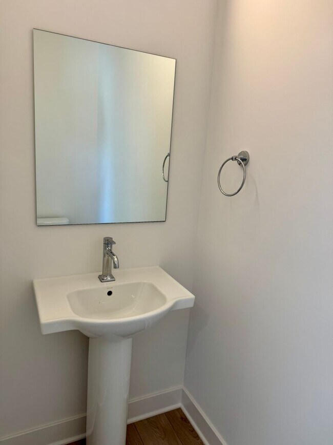 Building Photo - 1408 Sawyer Rd