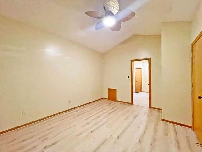 Building Photo - Luxury Maintenance-Free **One-Level Living...