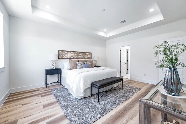 Building Photo - 3203 St Emanuel St