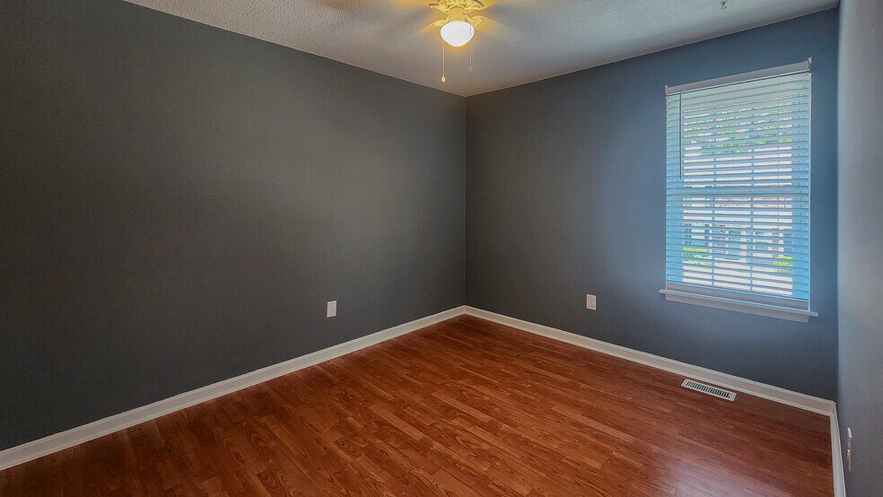 Building Photo - 103 Sandlewood Dr