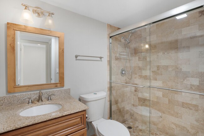 Building Photo - 18081 SE Country Club Dr
