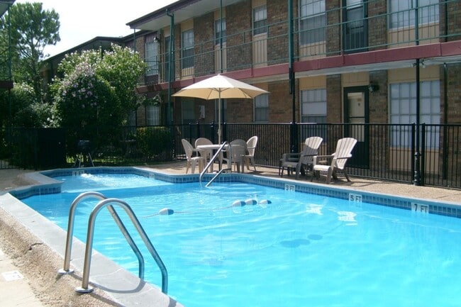 Primary Photo - Whisperwind Apartments