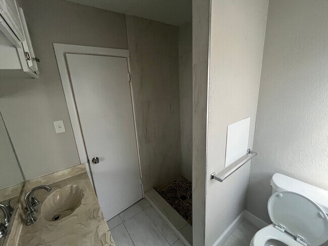 Building Photo - 1924 NW Arlington Ave