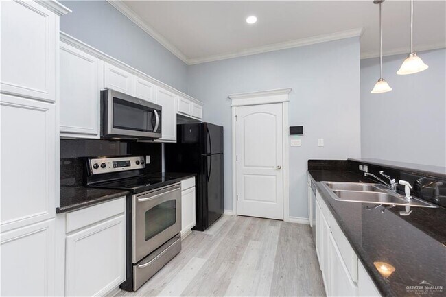 Building Photo - 17 S Excalibur St
