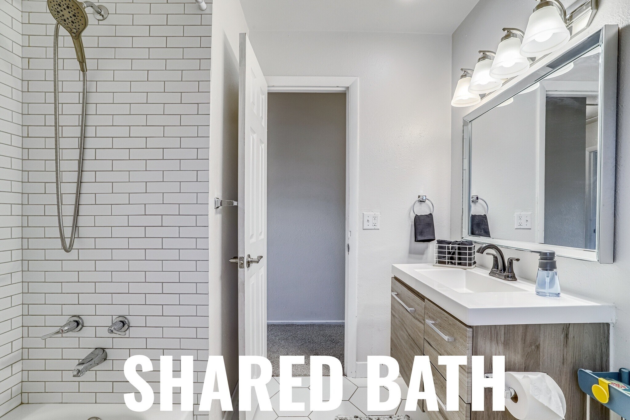 Building Photo - 2860 S Golden Way