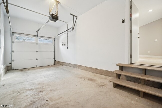 Building Photo - 134 Hillside Ave