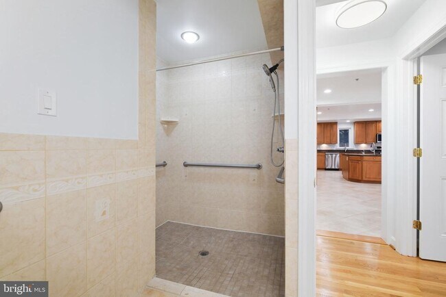 Building Photo - 711 Lamberton Dr