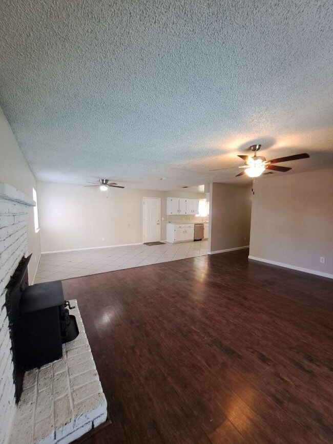 Building Photo - Stunning 4-Bedroom Kerman Home with Swimming Pool Available Soon!